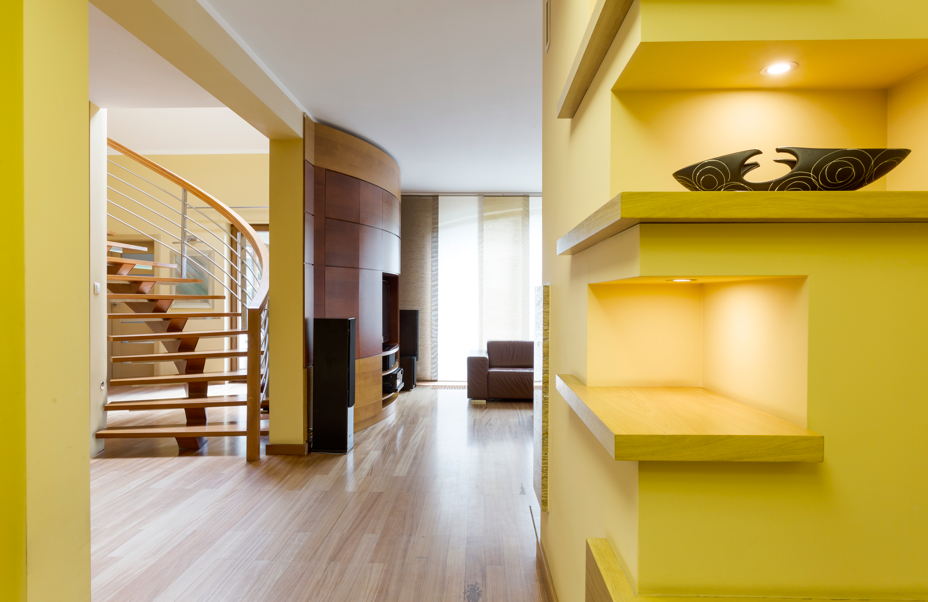 Limon duvarlı canlı salon